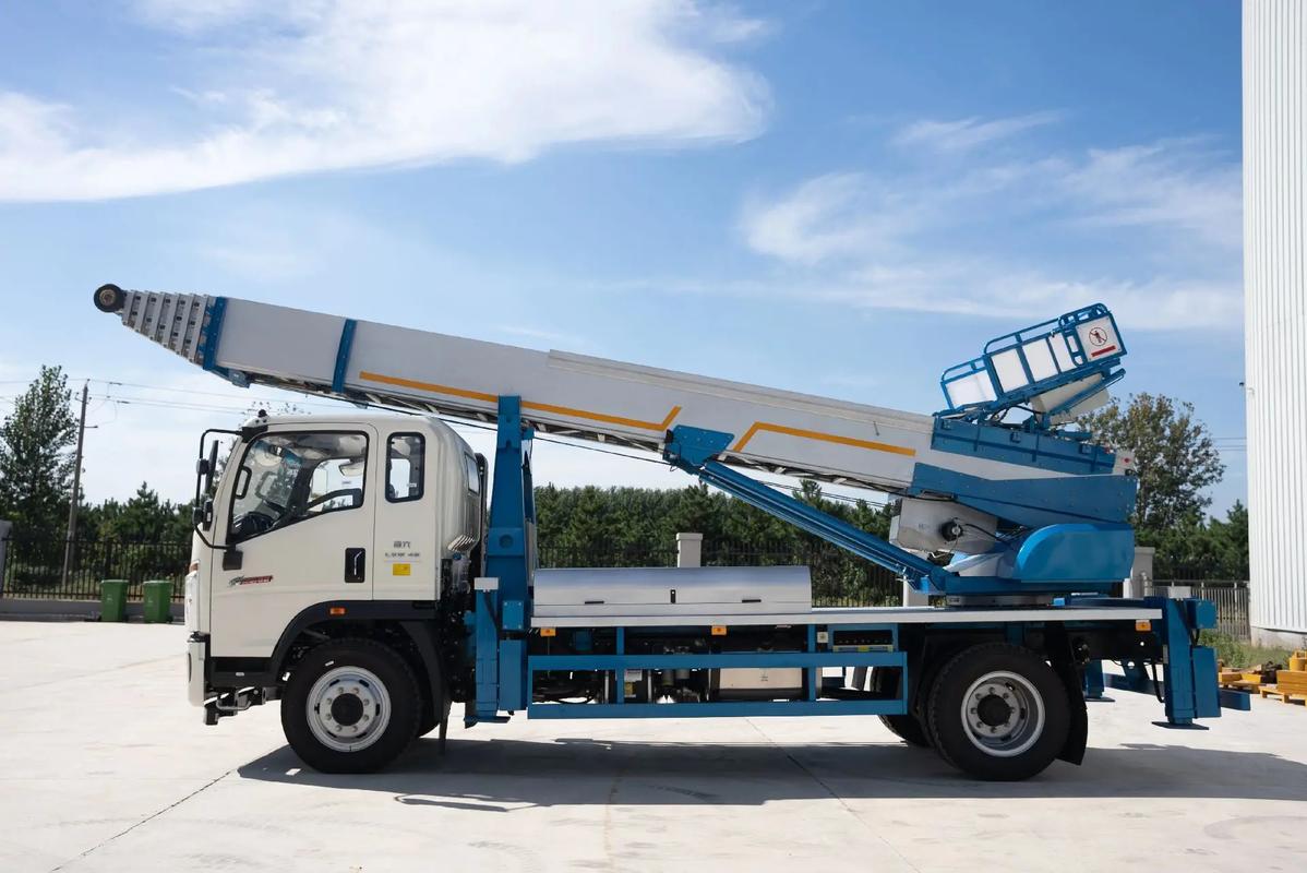 胶州云梯上料车租赁费用