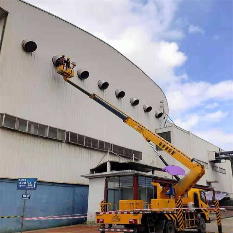 胶州高空作业车出租服务：专业广告牌安装解决方案