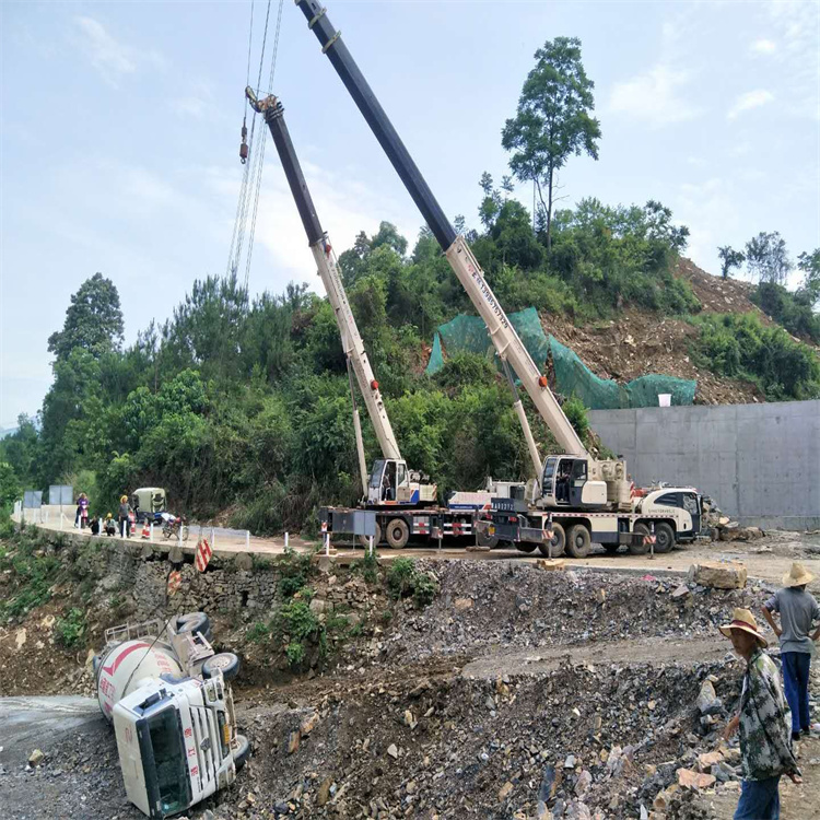 胶州汽车掉沟里叫吊车救援要多少钱