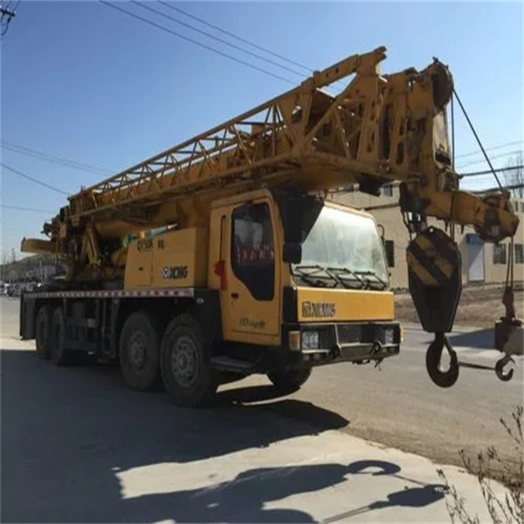 胶州吊车吊挖机吊哪里比较安全